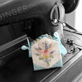 ‘Little Posy Pincarrier’
