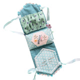 ‘Little Posy Pincarrier’